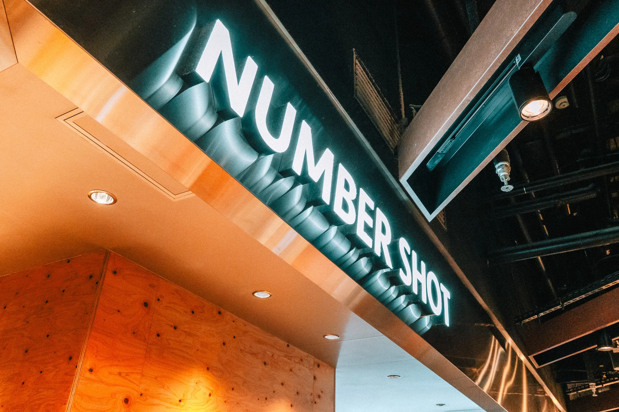 NUMBER SHOT 看板