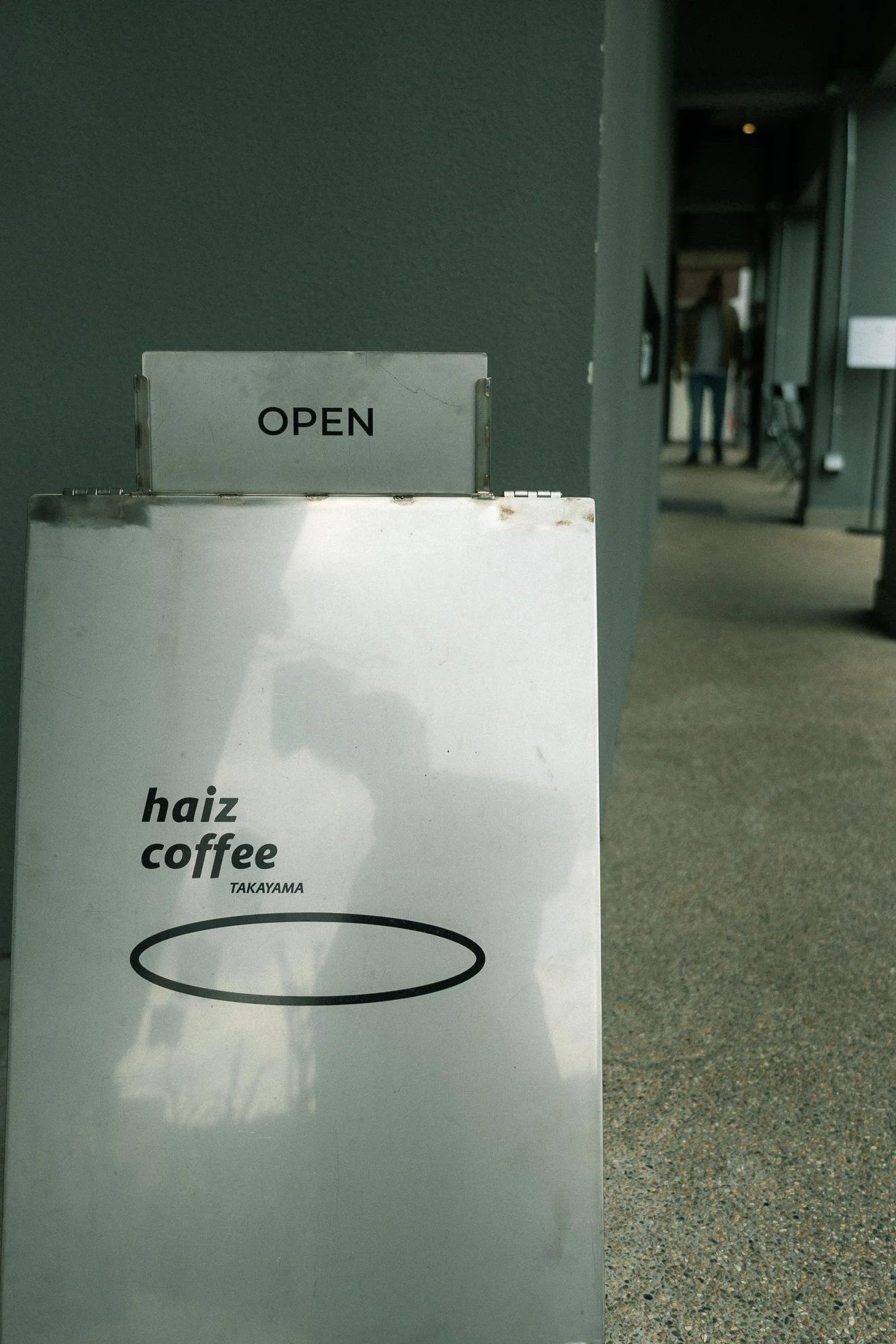 haiz coffee TAKAYAMA の OPEN サイン